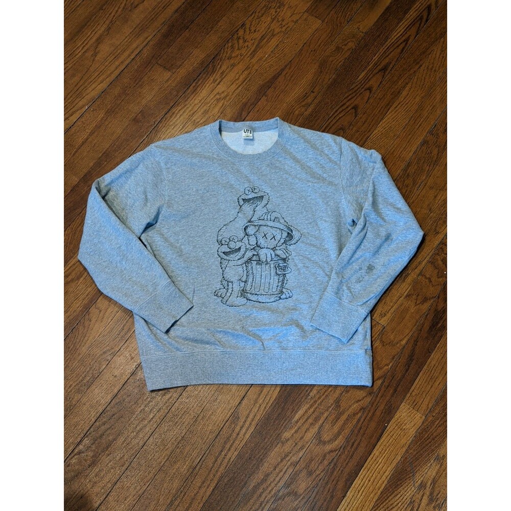 Uniqlo UT KAWS x Sesame Street Cookie Monster Gray Fleece Crewneck L